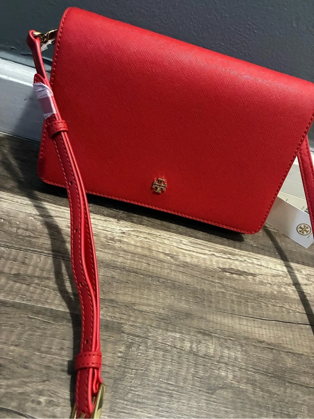 Tory Burch Red Saffiano Crossbody with Gold Logo - Picture 1 of 8